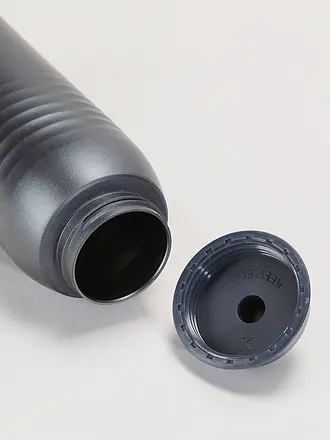 KEEGO | Botella de agua de plástico y titanio de 750 ml | dunkelblau